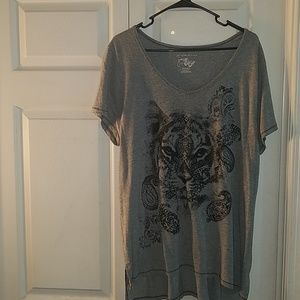 Only worn twice sparkly leopard tee shirt